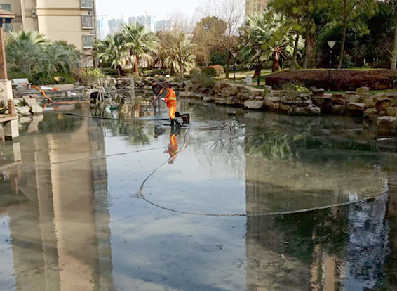 垦利景观池淤泥清理